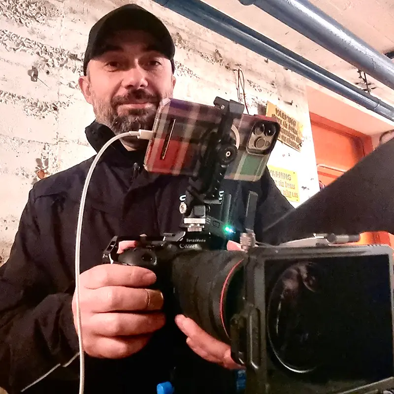 Jahja Alkhatib behind the scenes of Skyddsrummet