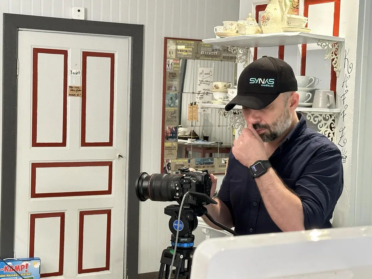 Jahja Alkhatib behind the scenes of Tänk om?